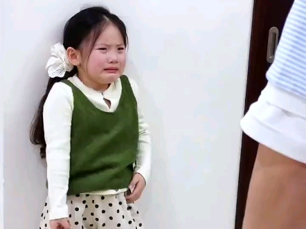 女儿撒娇爸爸根本扛不住，难道你不爱你的小宝贝了吗