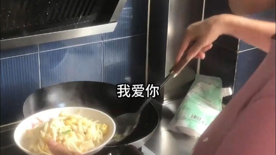 不催婚的妈妈有多难得，妈妈和女儿谈心：催只会让你更难受，“没人