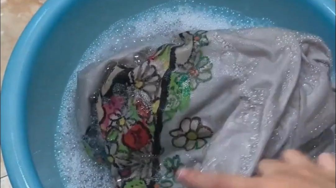 生活小妙招！纯白色衣服洗染色了怎么办？