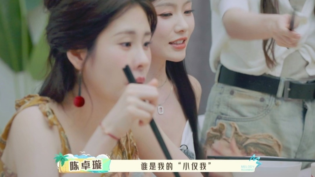 小鬼欧阳娜娜陈卓璇玩老大游戏不亦乐乎