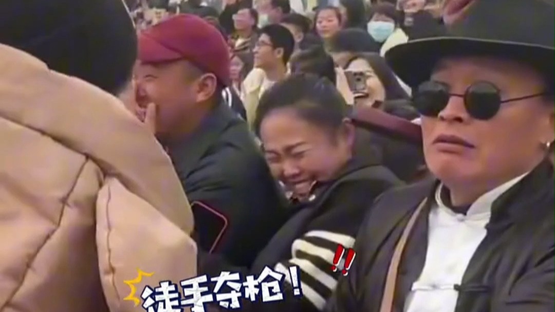 小男孩在景区沉浸式"打鬼子" 网友：以后简历上写“五岁那年抗