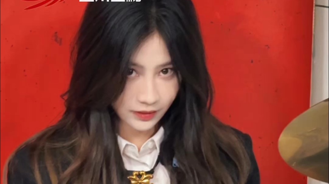 袁一琦台下酷girl，台上甜妹，与井胧合唱舞台竟然唱出了一种斗嘴