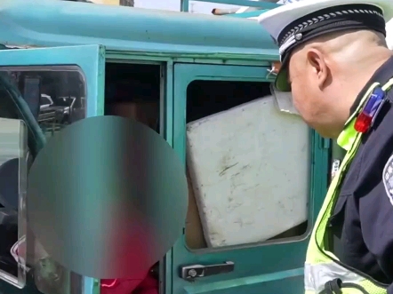 百岁老人撞车后硬核操作，不找儿女，坚决自己处理（来源：银川交警）
