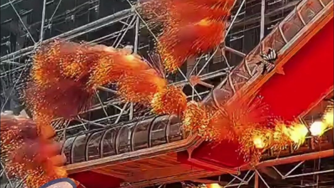 蔡国强在法国巴黎再现烟花秀,用一场“白天烟火”帮蓬皮杜中心 蔡国强在法国巴黎再现烟花秀,用一场“白天烟火”帮蓬皮杜中心