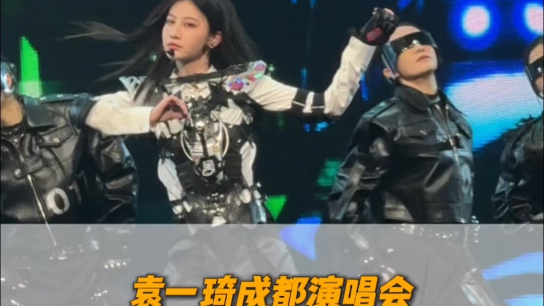 惊喜的开场，配上超燃的舞台，第一次开演唱会就在家乡开的含金量