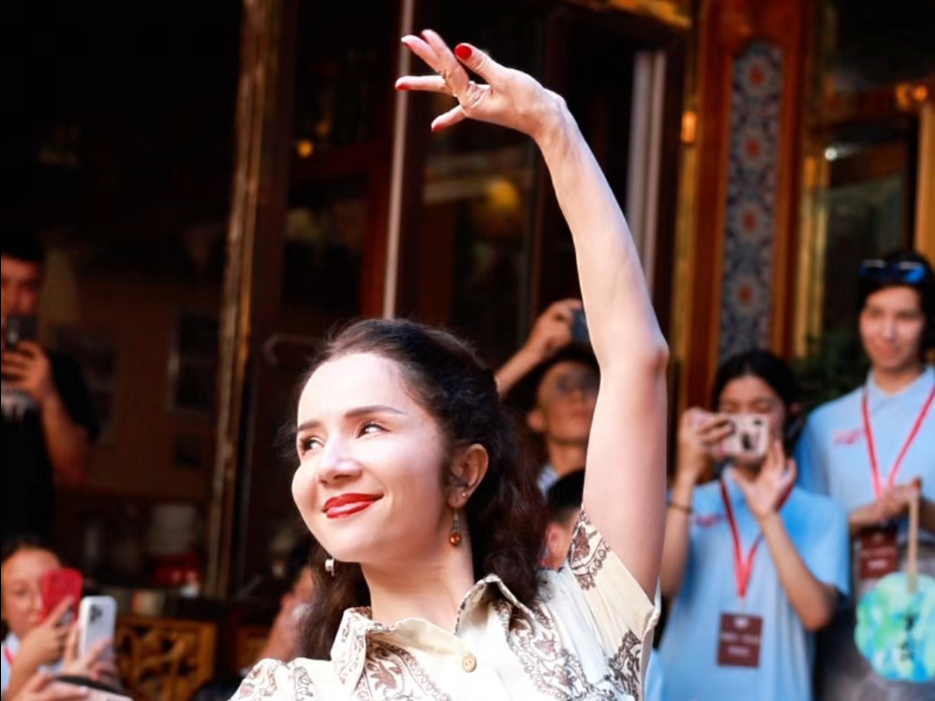 粤港澳新青少年遇古丽米娜，同跳喀群赛乃姆超吸睛，韵律里满是活