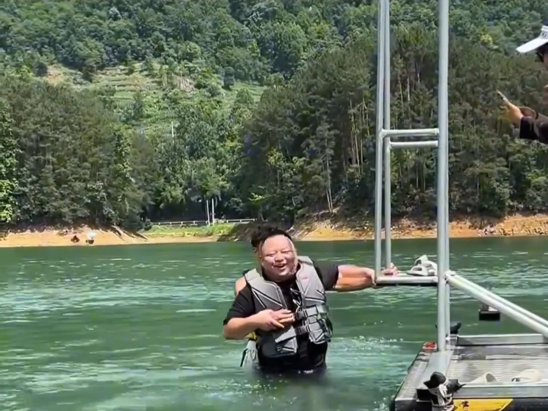 大哥拿你当依靠，你拿大哥当海豹