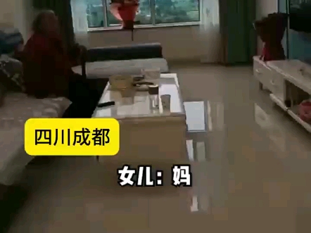 为了让80多岁母亲 在城里新房多住几天 女儿想出这样的办法