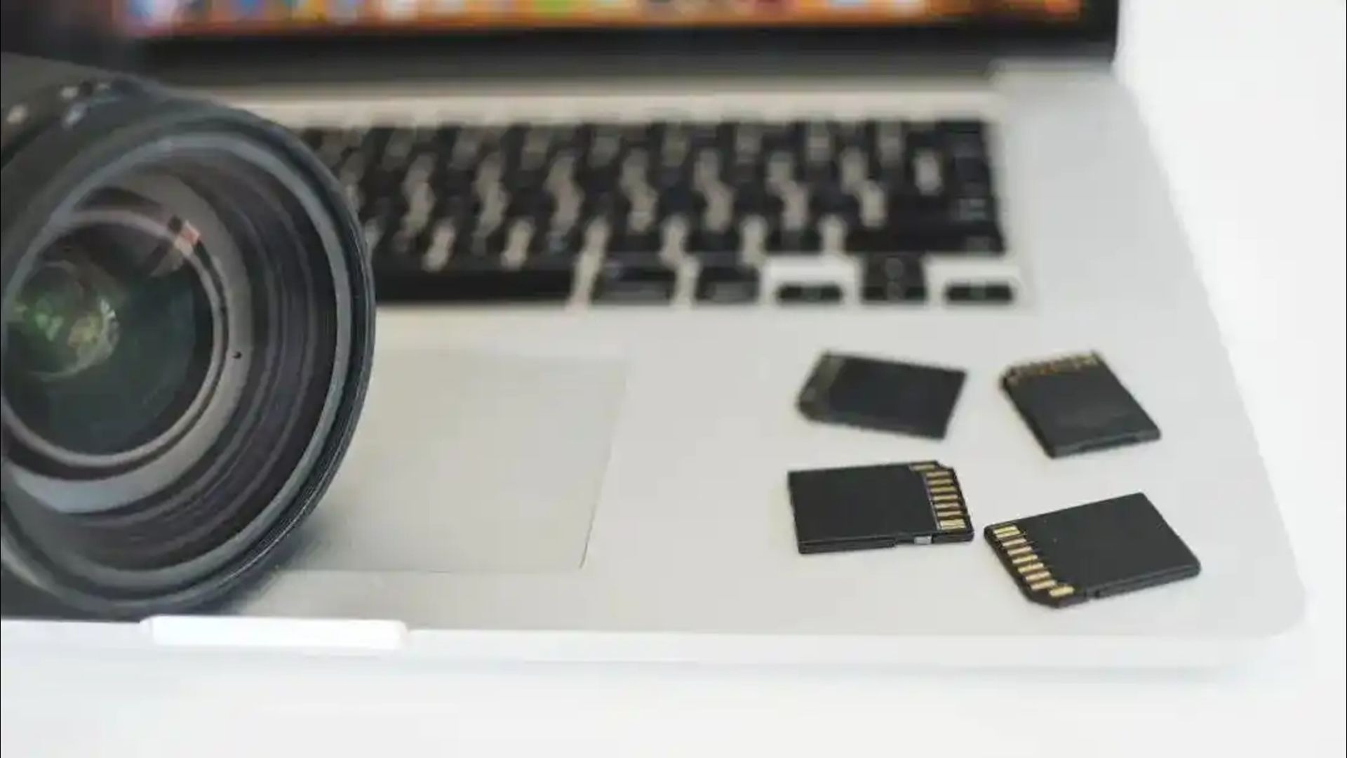 国安部披露：部委人员与国外官员生两私生子，存5200份文件欲逃被