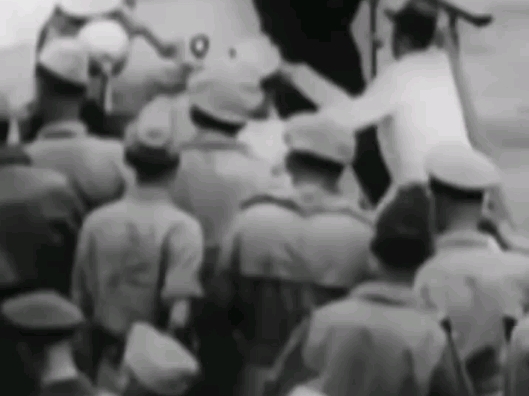 80年前的今天，日本正式签署投降书。仪式结束时，时间是9时18分