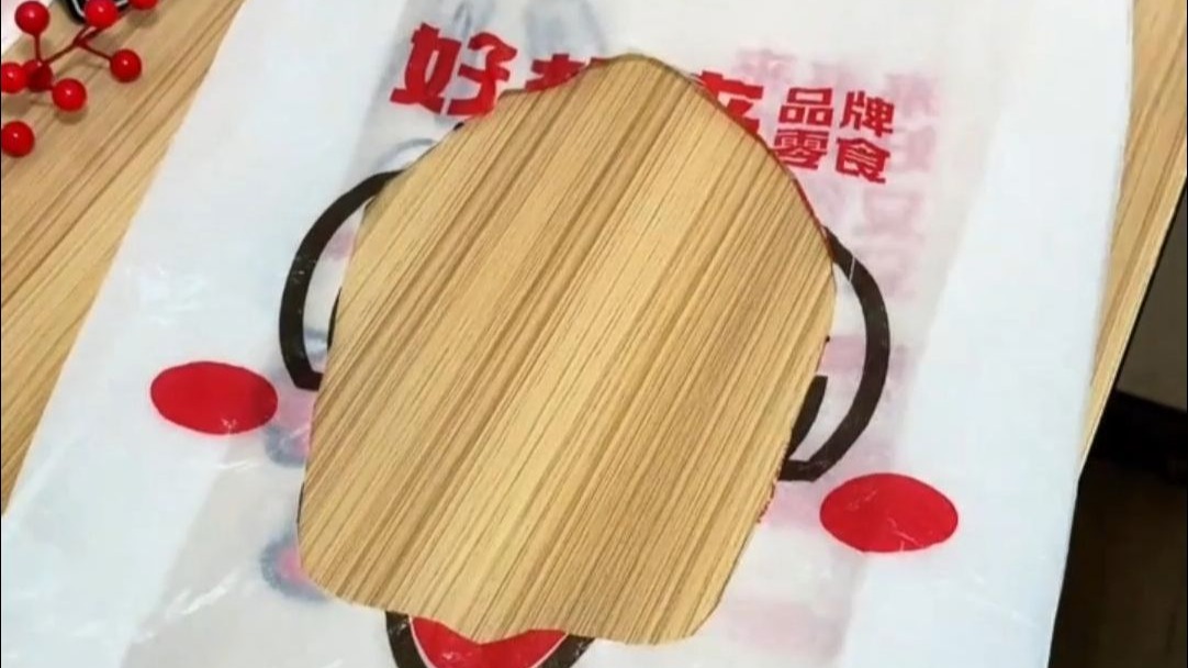 公共马桶不敢坐？一个塑料袋解救你的洁癖