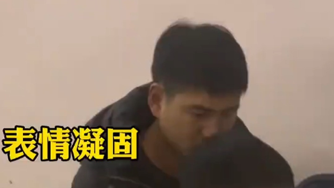 爸爸辅导幼儿园的儿子  感觉要被气吐血了……