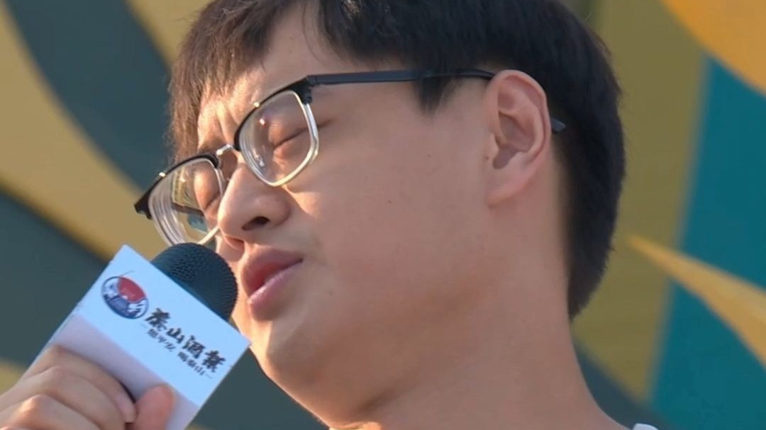 前有唱歌博主惊艳开嗓，后有男大学生现场清唱！黄河赛道不愧是谦