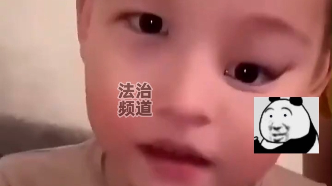 男孩贪玩手机 妈妈无奈使出这一招 网友：学到了！