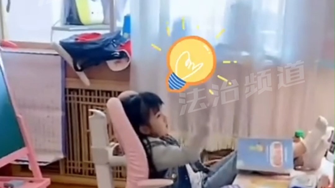 妈妈原本以为女儿在认真学习 仔细一听气炸了