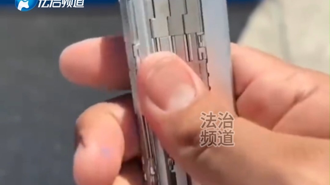 网友展示自己的圆珠笔  卡片式折叠笔