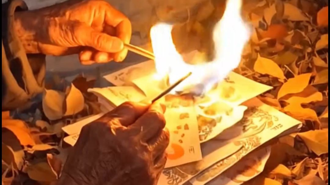 男子扫墓时一个动作获刑2年 清明节祭祀牢记别“踩雷”