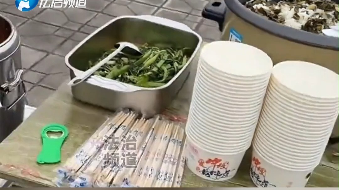 男子疑惑自己第一次摆摊 男子疑惑自己第一次摆摊 网友：发位置