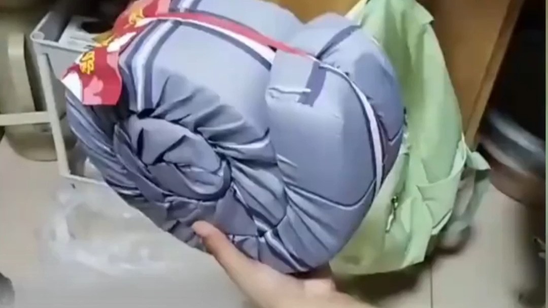 女生贪便宜买了一张床垫 收到货时都被气笑了（Y）