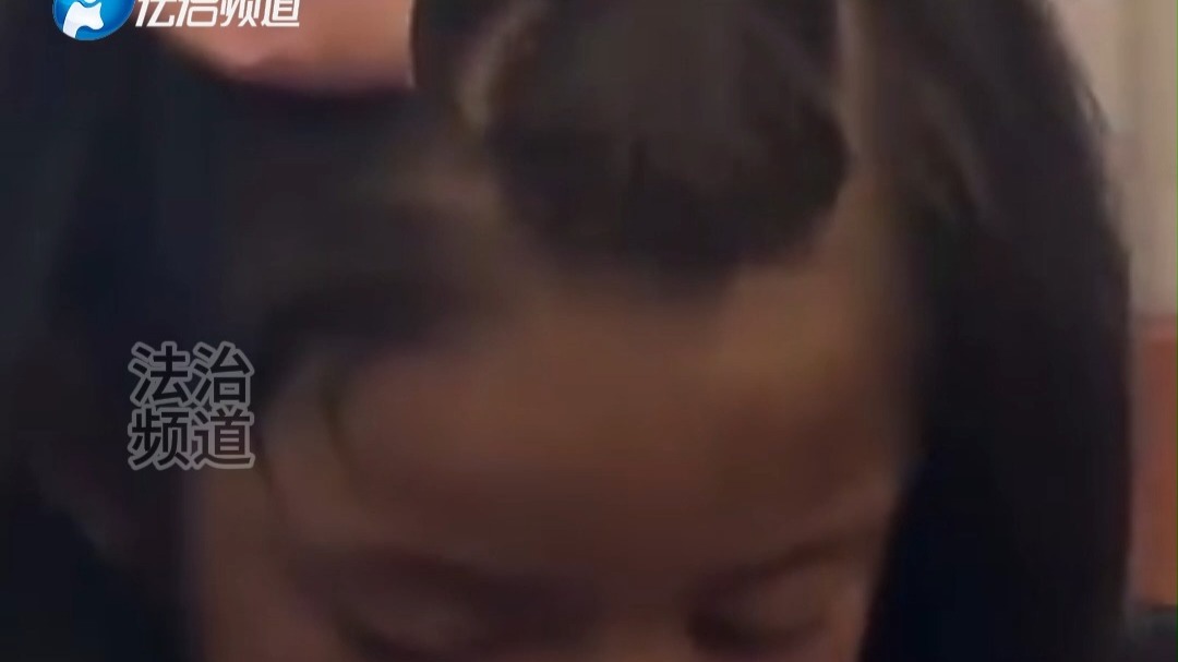 爸爸批评女儿，下一秒画风突变