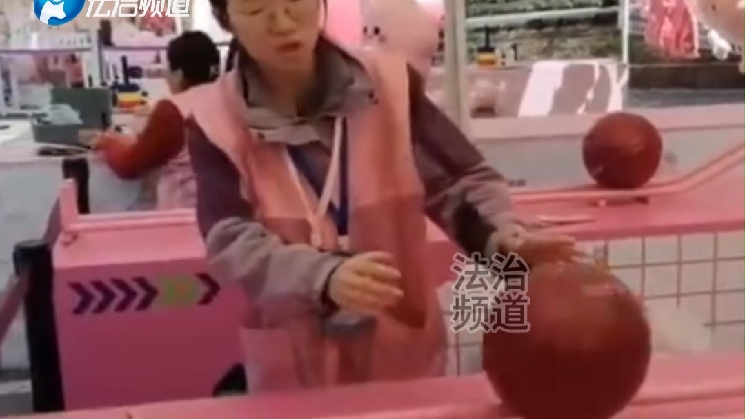 小游戏需要把球推过去 但又不能让球滚回来
