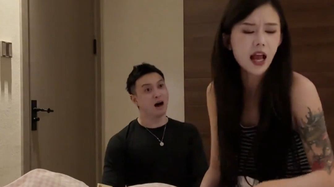 难道这就是“音画不同步”，甚至熟练的让人心疼，网友：疑似人皮子