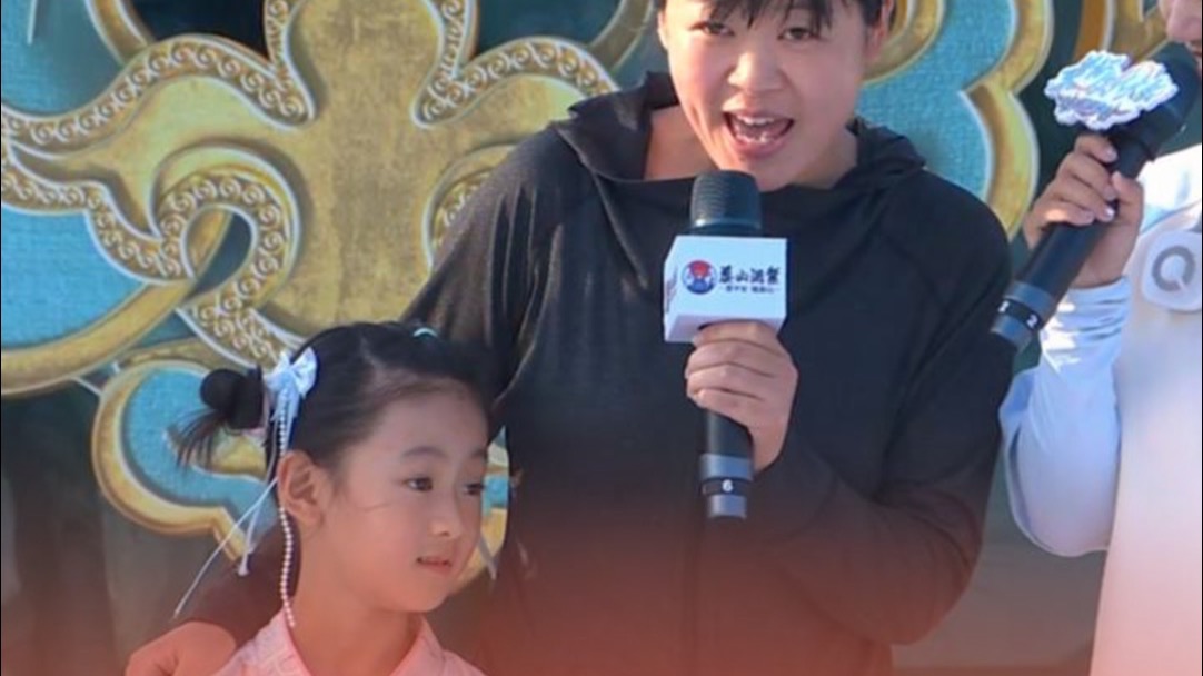 母女同心，其利断金！妈妈闯关成功为女儿赢手机！