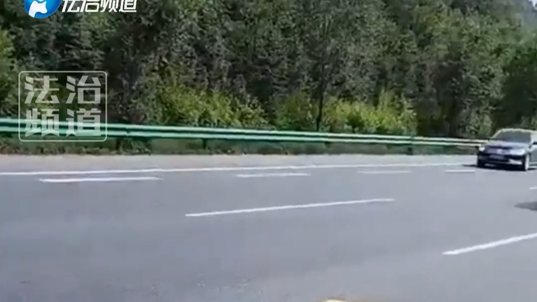 汽车在高速突然没油 女子车停快速道发视频求救