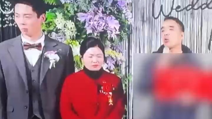 婚礼上新郎父亲讲话，新郎和妈妈直接破防