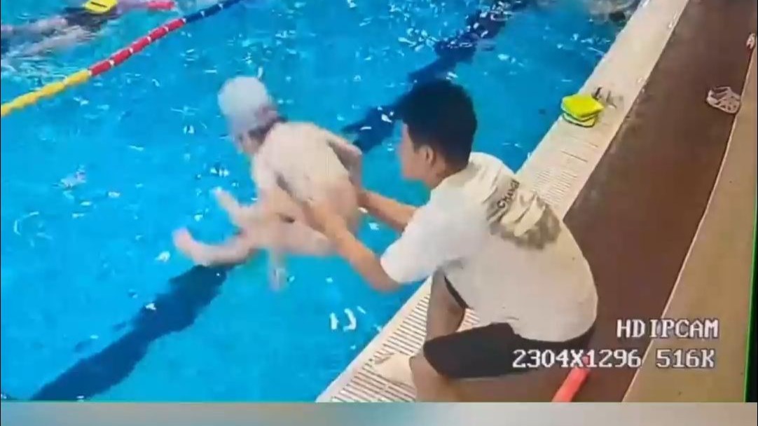 教练：去哪？回来吧你！ “小姿势一摆 就知道你要干啥”