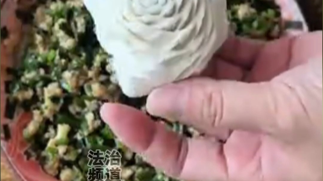 网友展示包子创意包法 网友：现在吃个包子这么多讲究