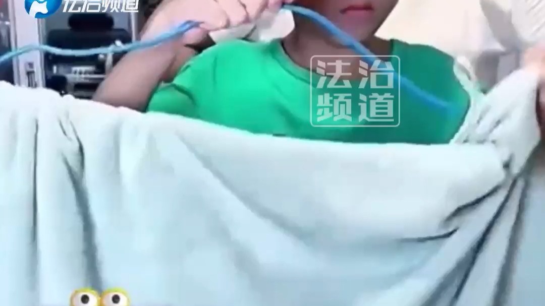 毛巾太宽衣架晾不开怎么办？ 儿子教妈妈了一招 (钧)