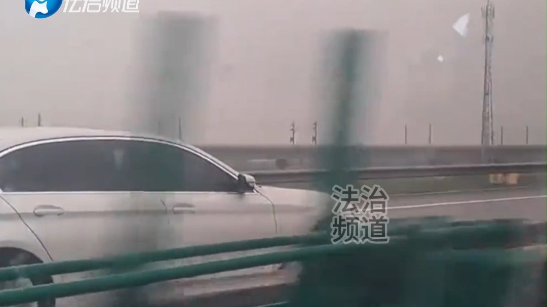 视频车车主:这车越开越慌，到底谁走错了