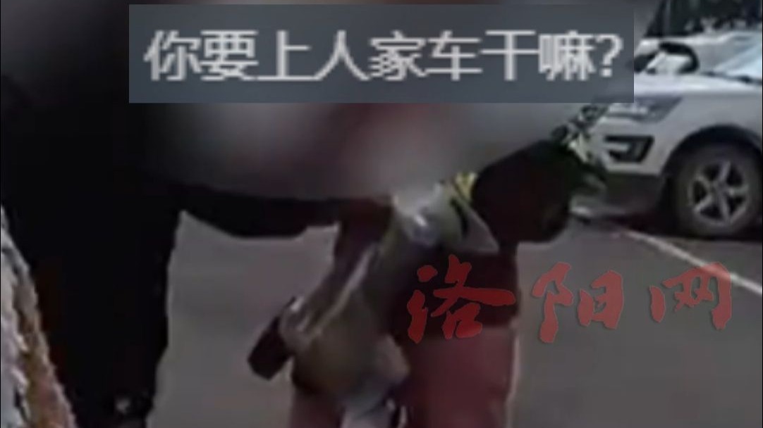 大妈为拍照“出片”，私自坐男子价值20万的摩托车，致车辆翻倒多