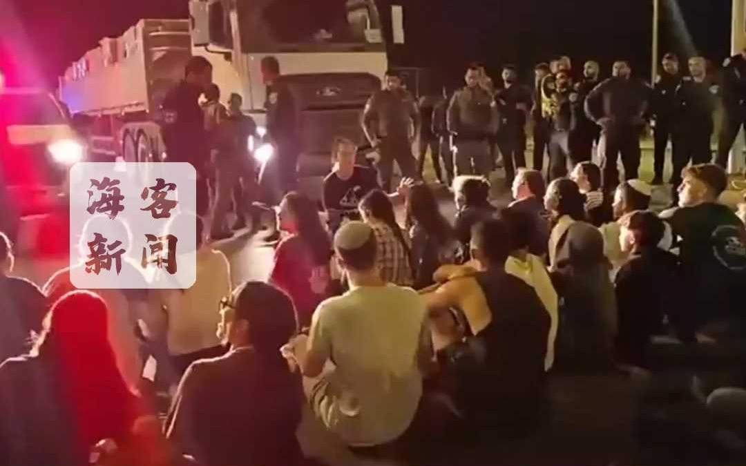 以色列定居者阻断道路 阻止援助卡车进入加沙 以警方袖手旁观
