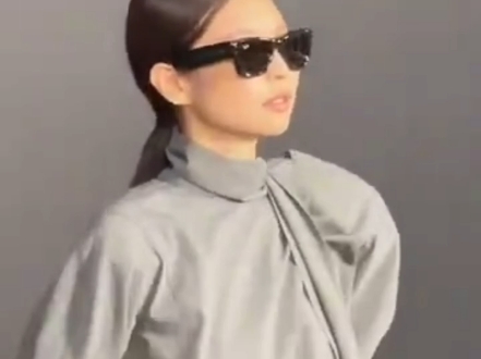 帅酷jennie出席RAYBAN快闪活动