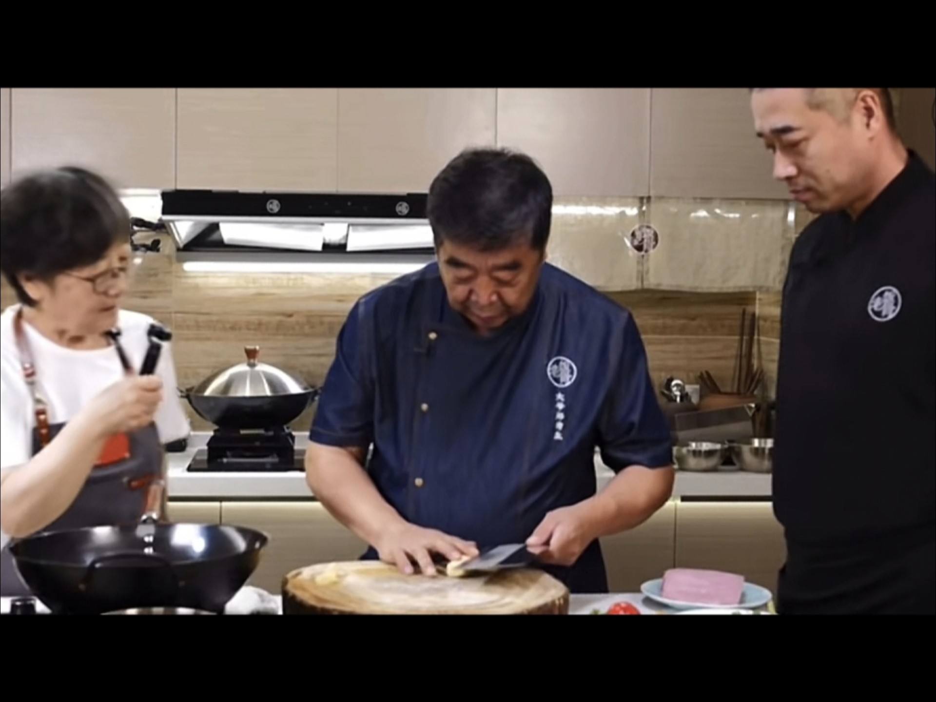 谁会不爱把眼里有活基本功还扎实的徒弟带在身边呢