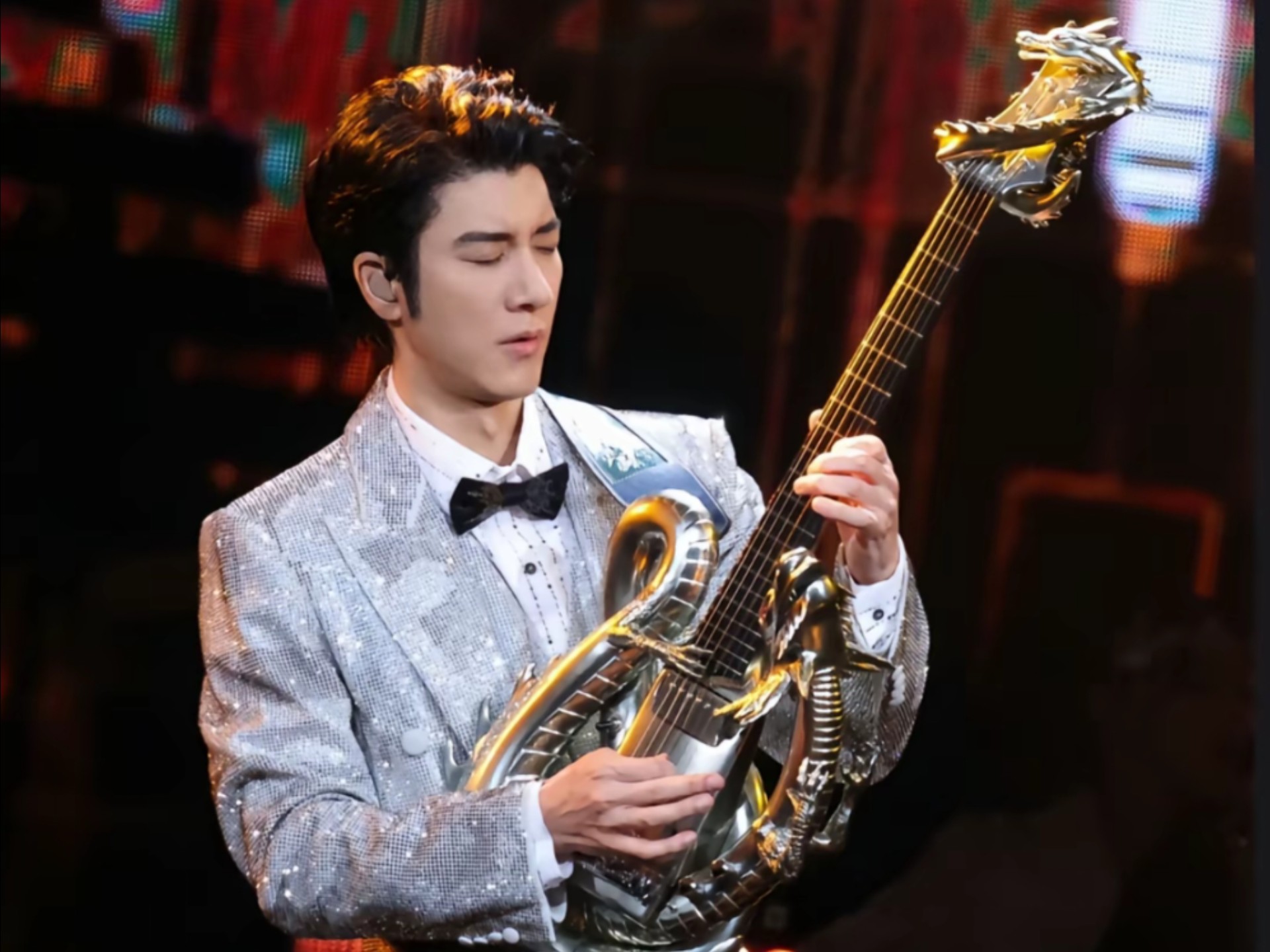 王力宏说：《落叶归根》的“根”不仅是地理意义上的故乡，也是精