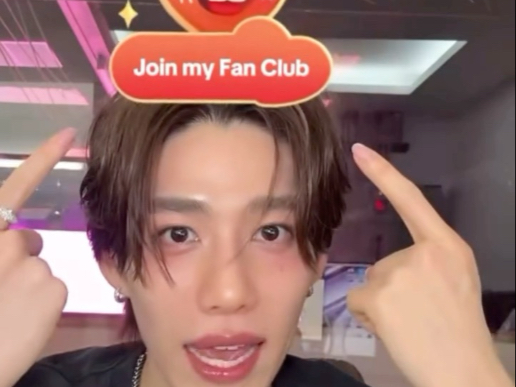 PP 直播自己都能跟特效玩起来 太可爱了！