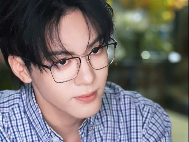 Geek风帅哥日常，吃完这顿就去加班吧