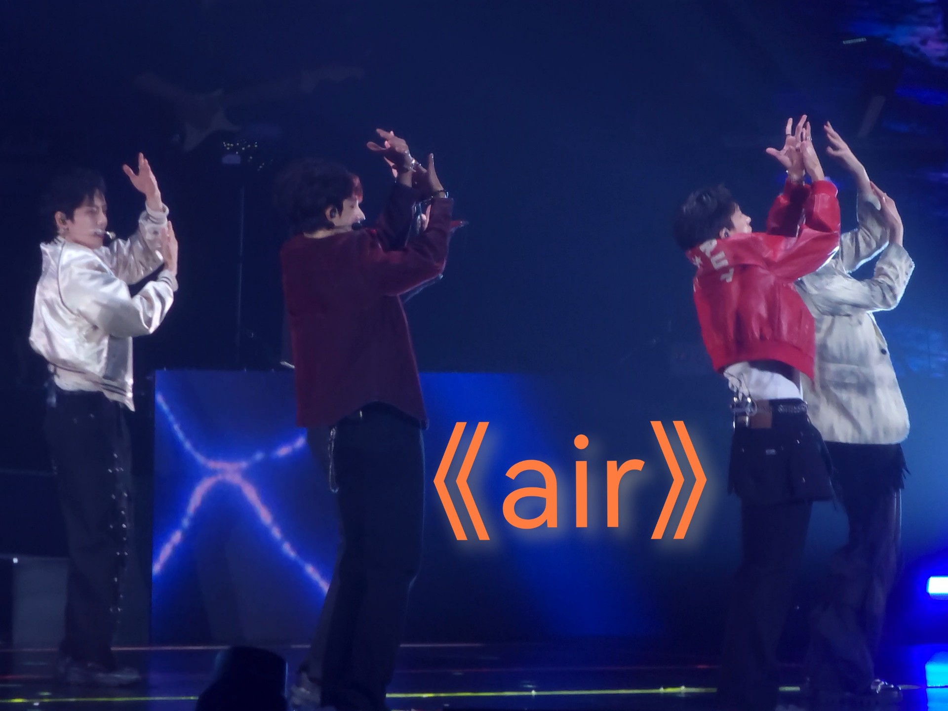 收录曲跳出了主打歌的气势  《air》4K超清舞台