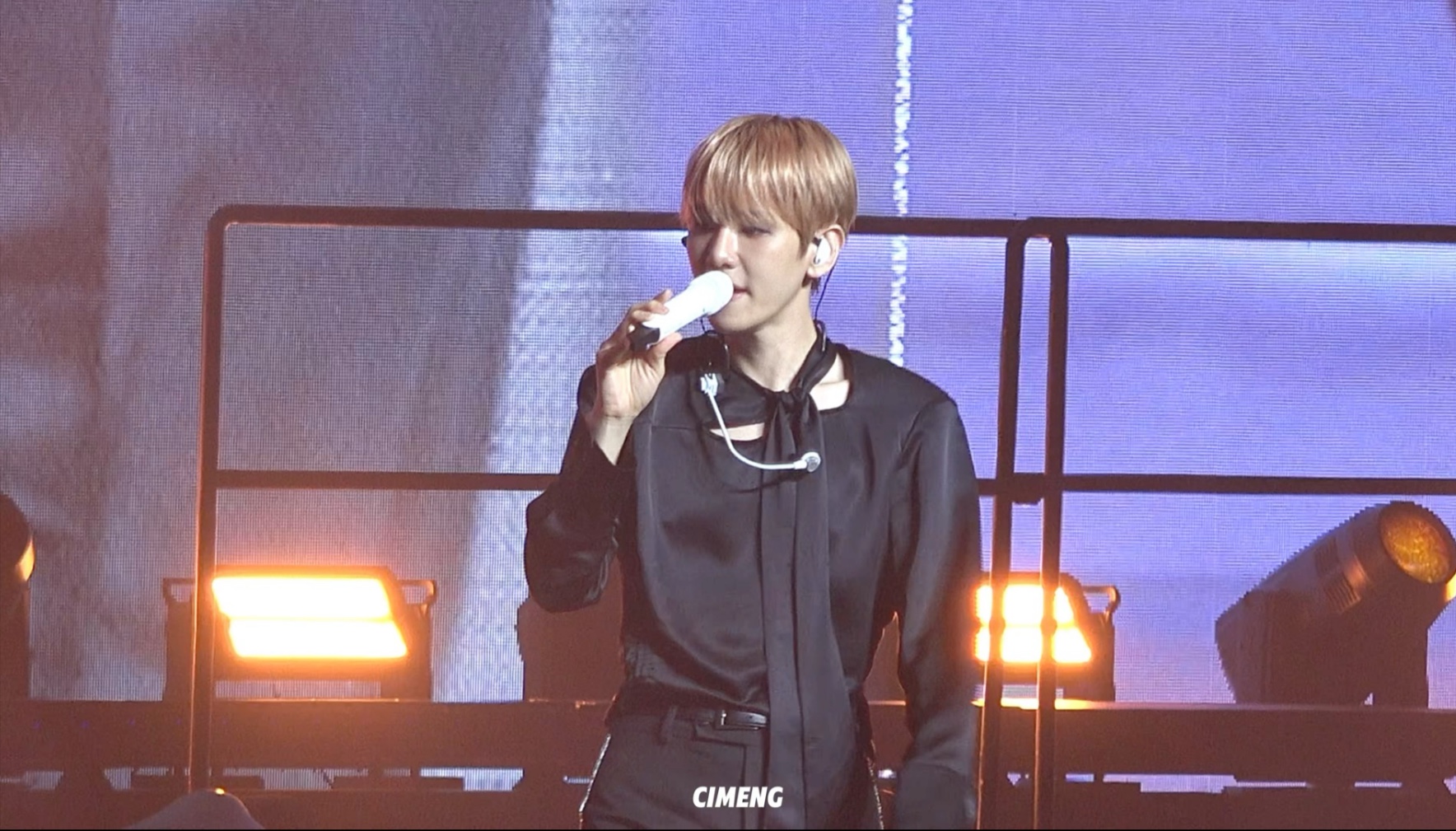 边伯贤｜20250831澳门 UN Village直拍 最后还自己跟了应援 很