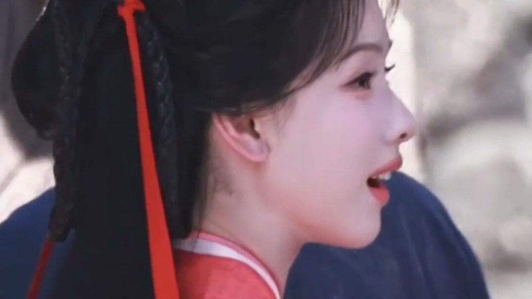 古灵精怪这赛道，陈都灵也是闯进去了