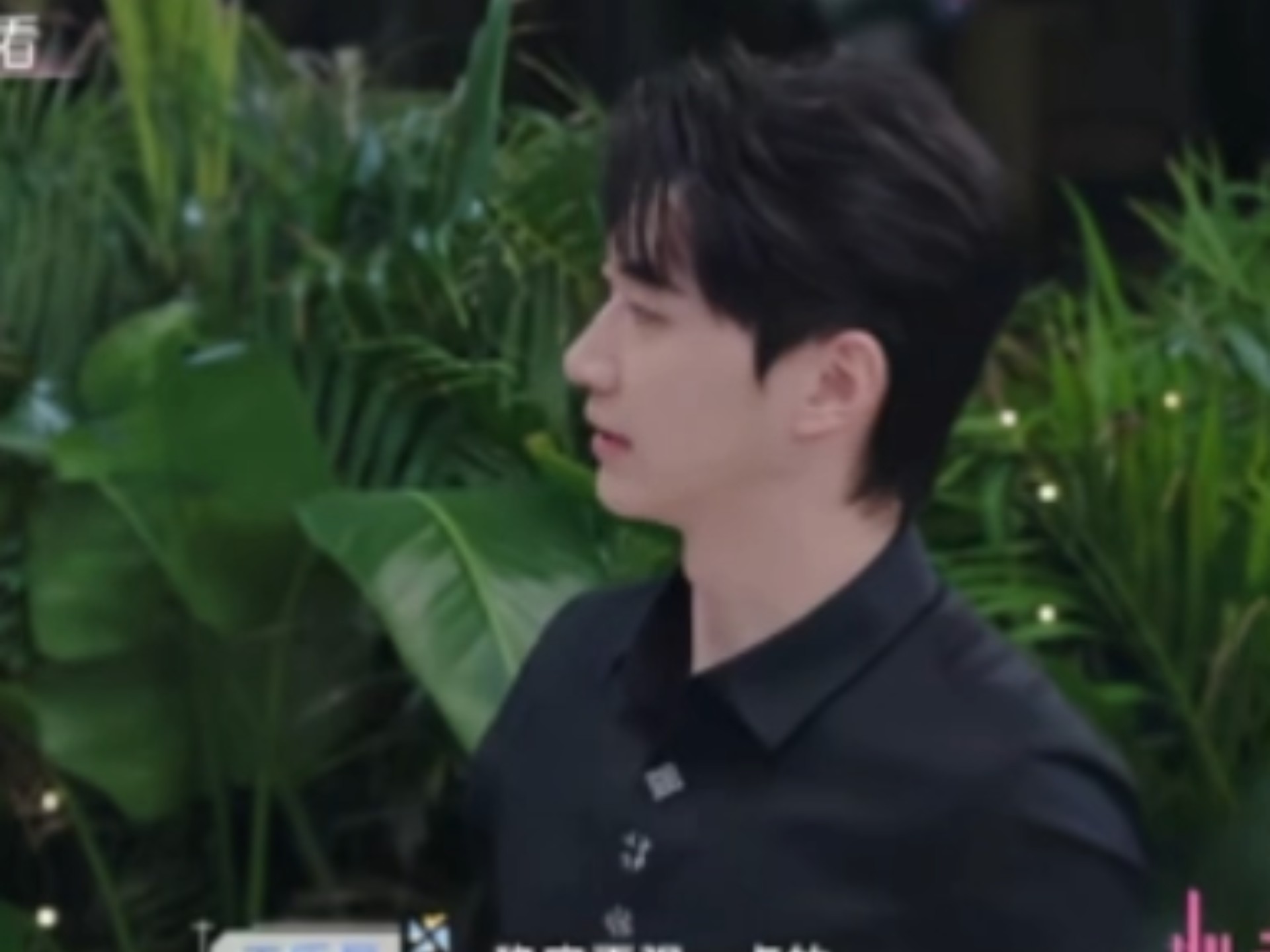 亲友团空降心动公寓，男生乖巧接受检阅！