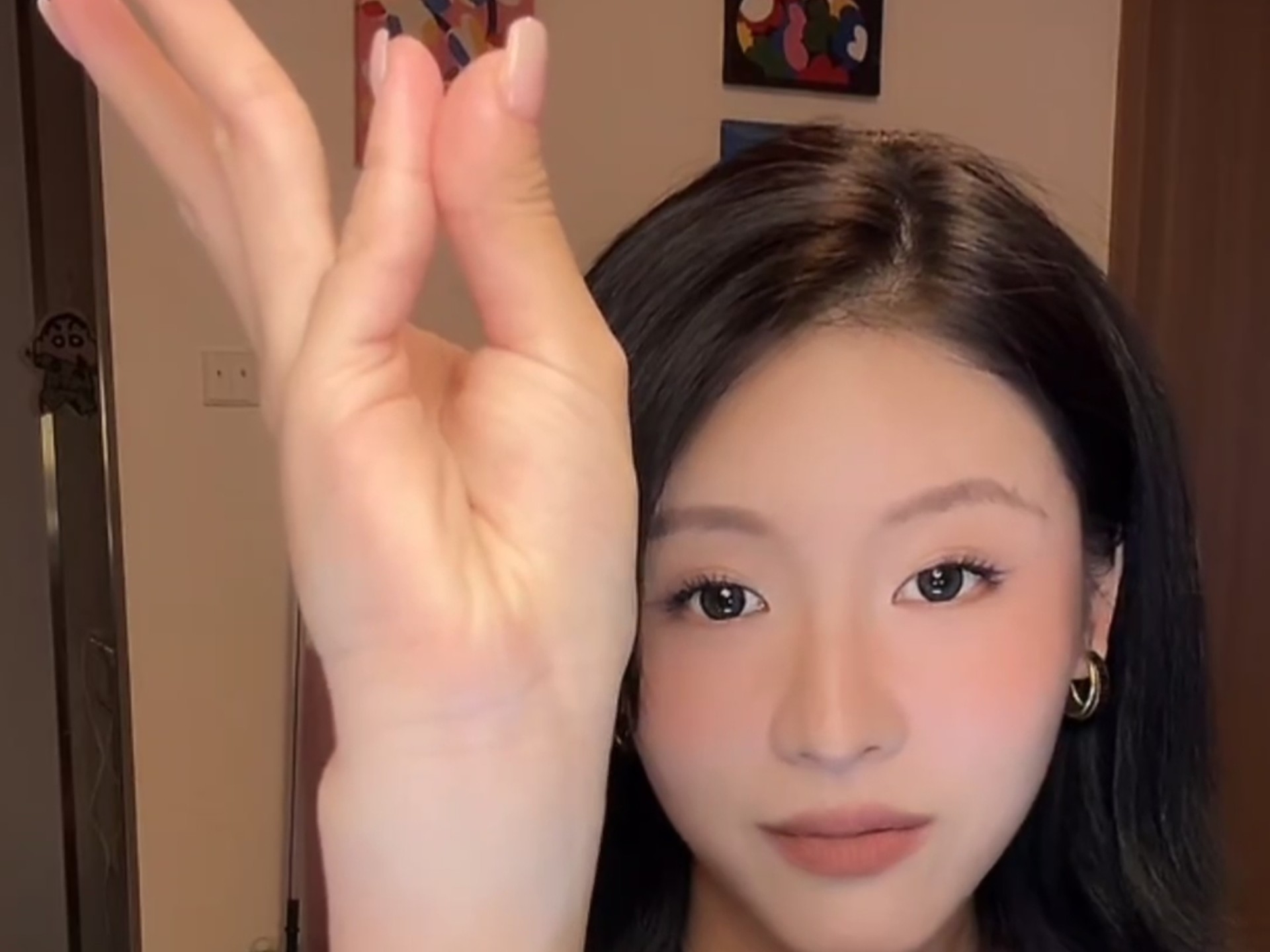 【孙芮】大小拇指一边长能合并，你们能吗（骄傲）