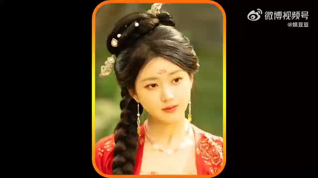 女孩在海底惊魂的一幕 赵露思/海底惊魂