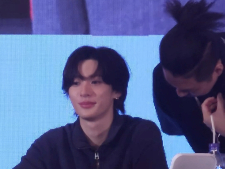 菠萝头第二天一直在我们桶旁边【Anton李灿荣】-北京一直娱08