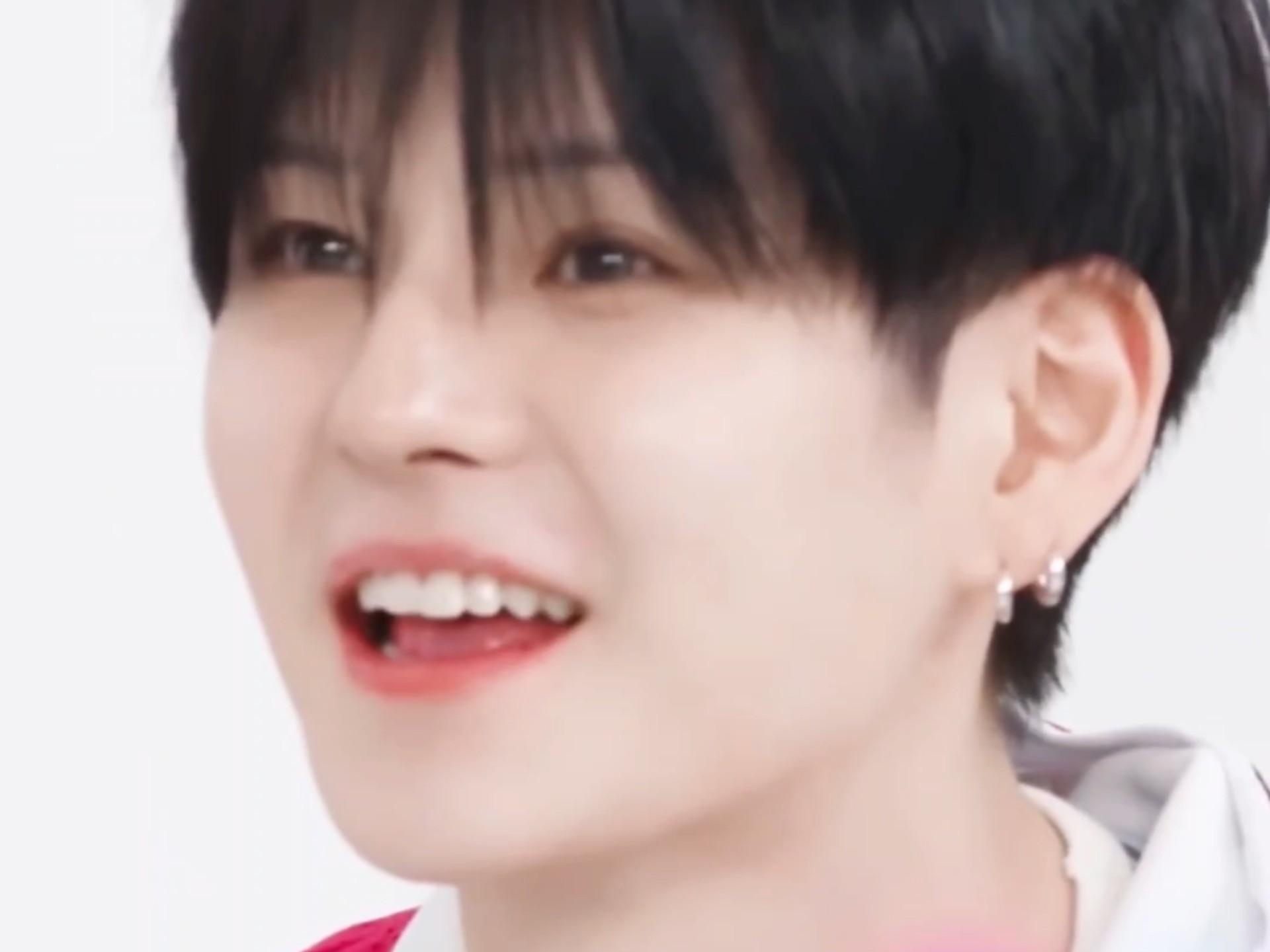 对这张脸说不出一句重话