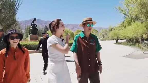 欢迎香港明星团走进拜城克孜尔石窟这片承载着厚重历史与璀璨