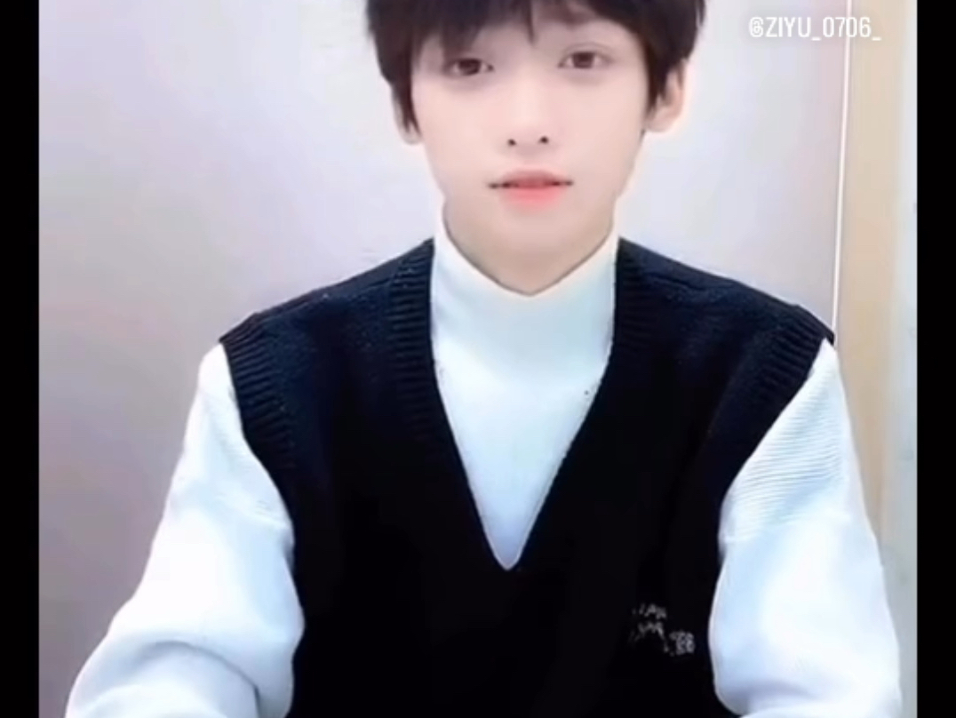 梓渝｜鱼苗时期的顺毛小渝 宝宝你好乖呀 姐姐还想rua呀